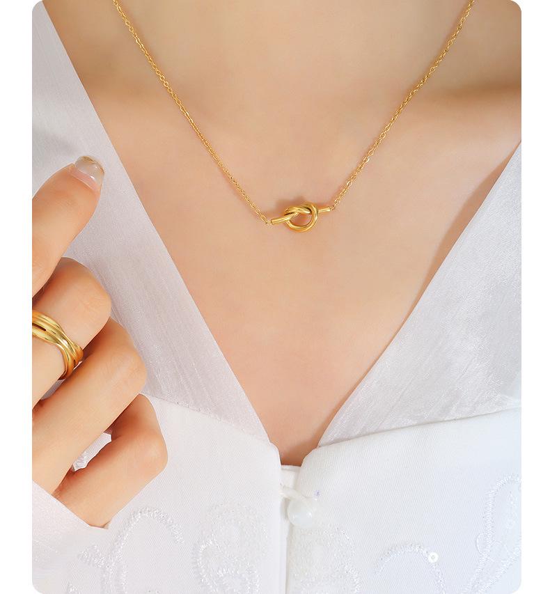 Korean Sweetheart Heart-Shaped Pendant Necklace for Women, 18K Gold-Plated Titanium Steel Clavicle Chain