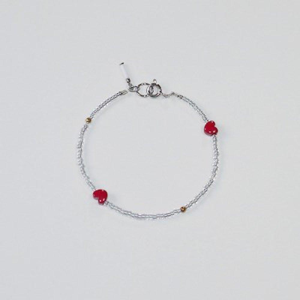 

Gray_Redht_Br Red Heart Gray Bead Bracelet