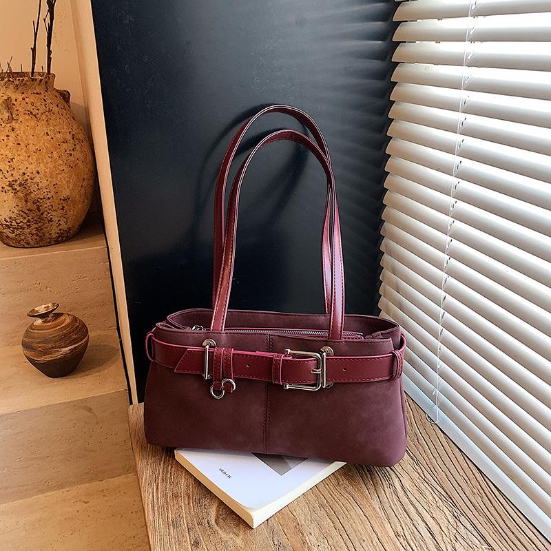 

Retro bag women s new autumn and winter niche commuter women s bag high-end single shoulder armpit bag бордовый