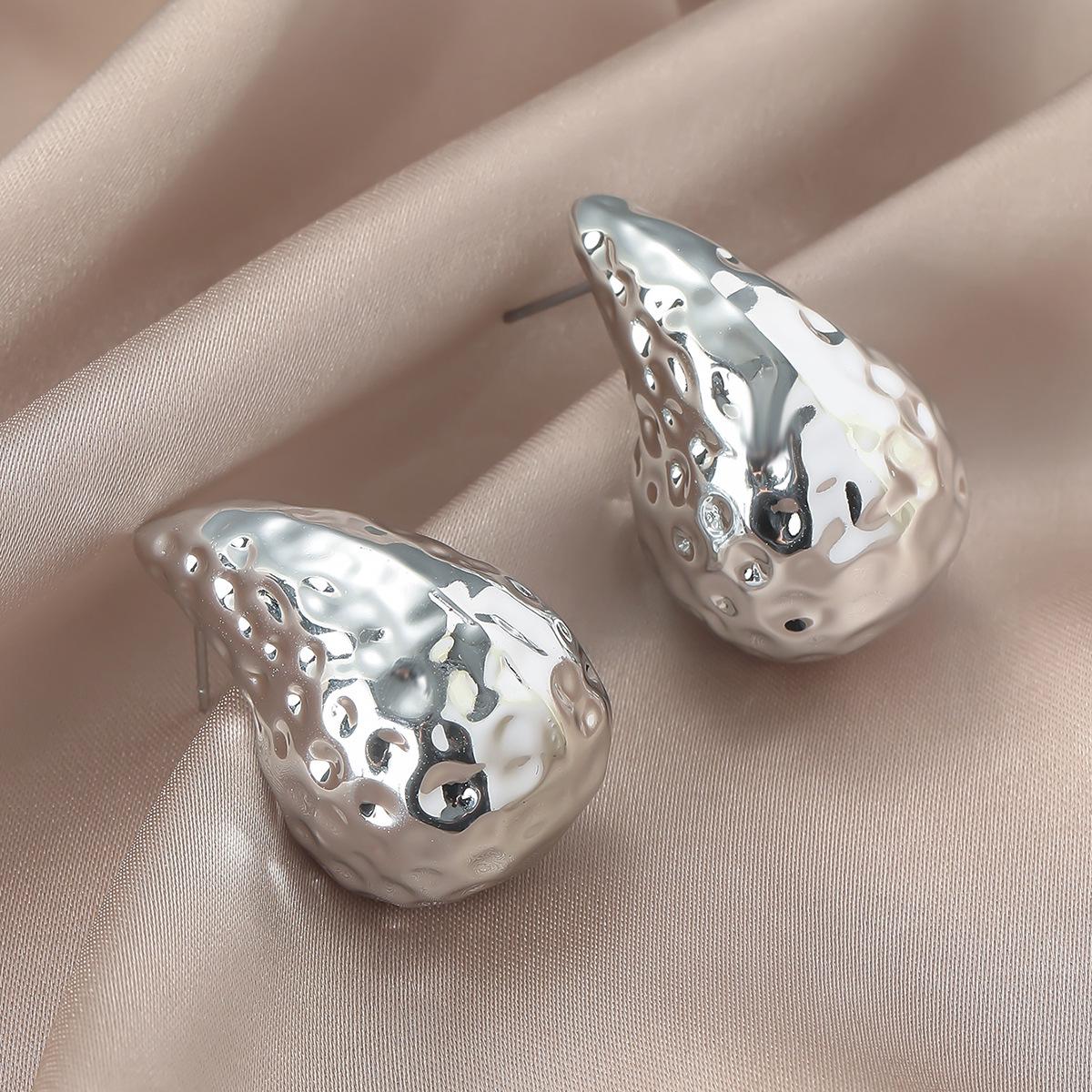 Dragon European-American Retro Teardrop Punk Style Earrings - Simple Smooth Dangling Design