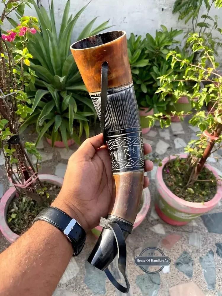 

Боевой рог викингов 15 | Ручная гравировка, боевой сигнальный рог-труба | Рог из натурального рога для охоты, декора и подарка M аэро