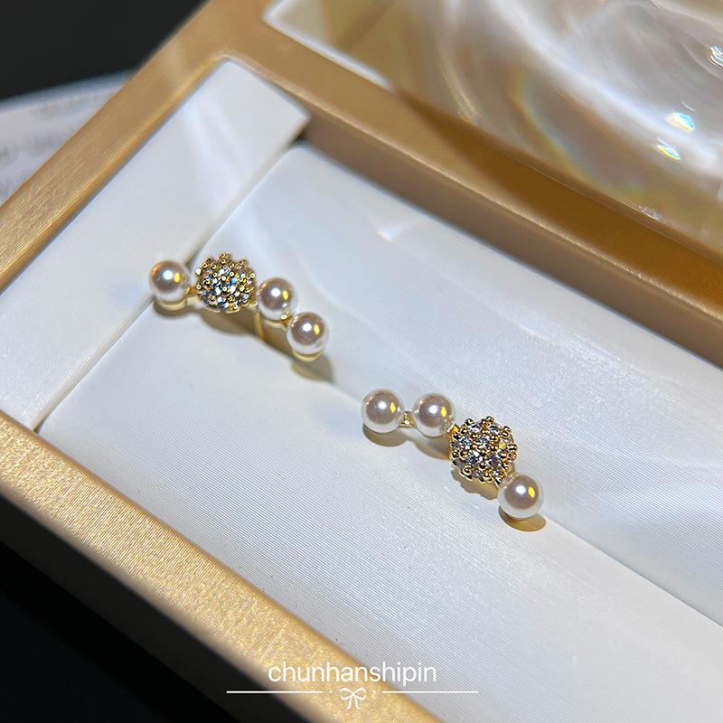 Smile one word simple, raise ear holes, pearl stud earrings, women's niche design, ear clips, light luxury, high-end mosquito coil disc