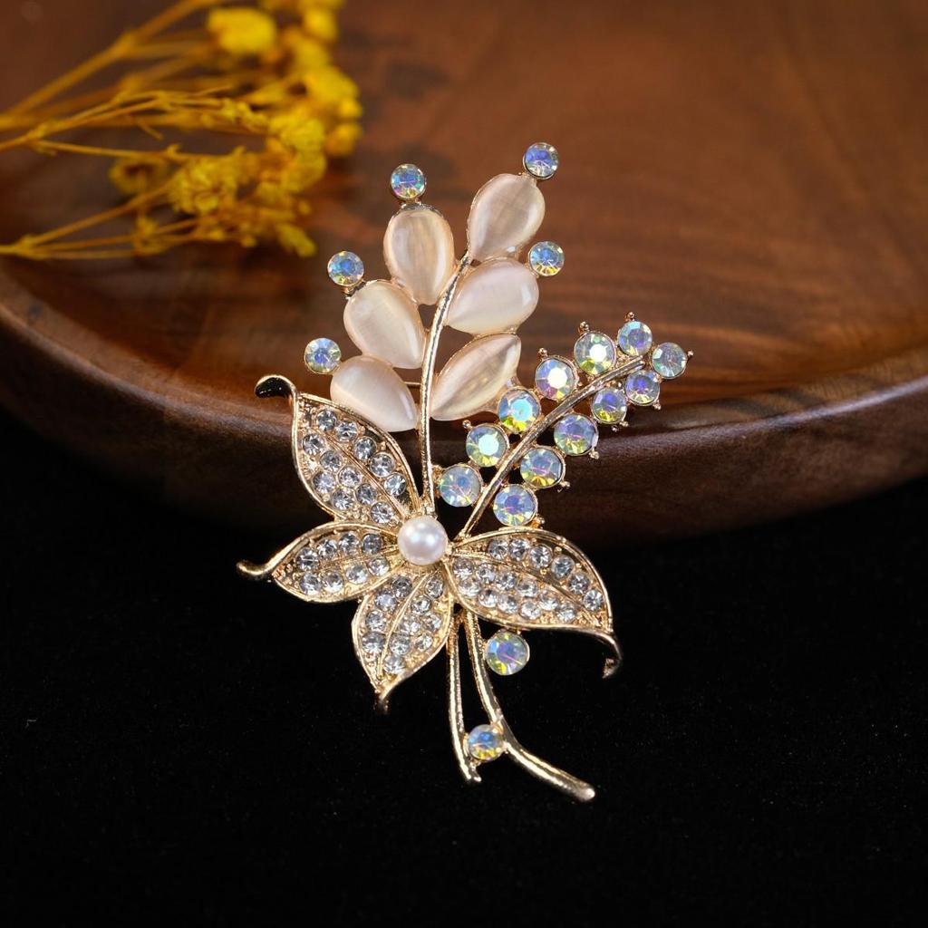 Broșă Elegantă Fluture Ochi de Pisică cu Strass-uri - Design Anti-Alunecare și Versatil