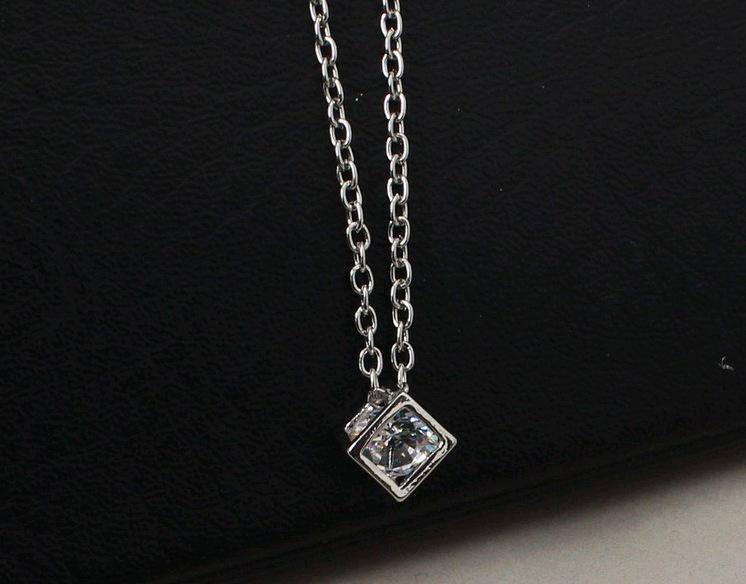 Fashion Love Rubik'S Cube Three-Dimensional Necklace, Versatile Rhinestone Small Square Short Collarbone Chain