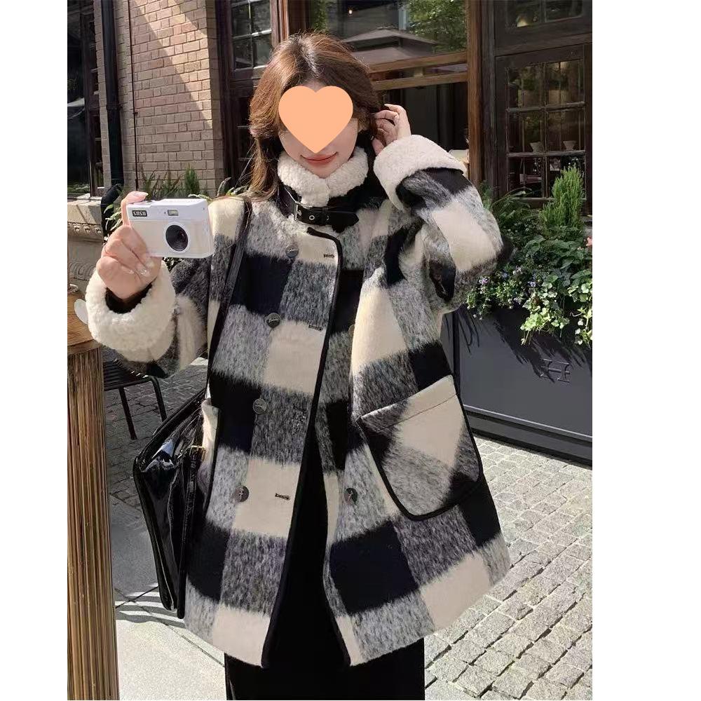 Women's High-End Black and White Plaid Wool Coat - Autumn/Winter 2025 Lambswool Patchwork, Thick and Textured for a Sophisticated Look