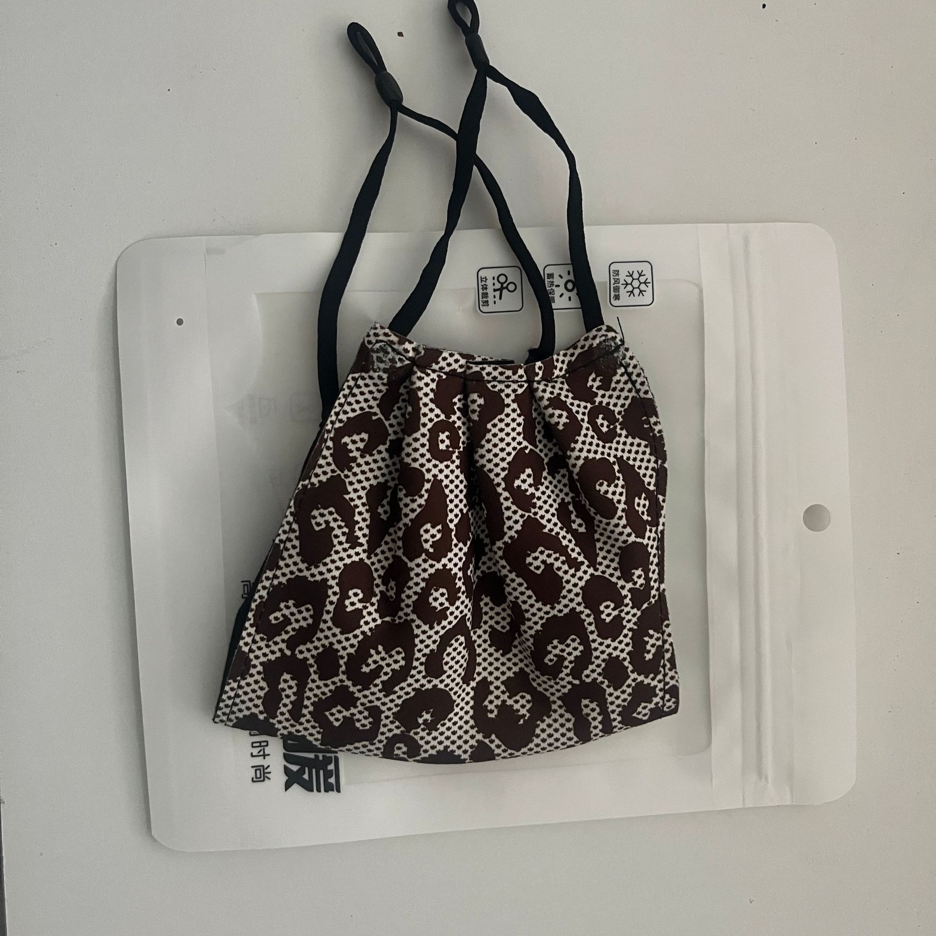 

Autumn and Winter Leopard Print Warm Dustproof Windproof Skin-friendly Transparent All-match Mask кавовий