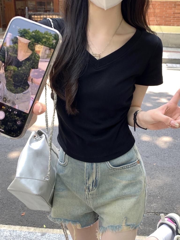 Short-sleeved T-shirt women's summer new Korean version slim and thin versatile v-neck design sense solid color front shoulder top trendy