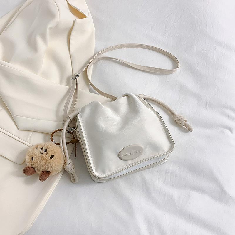 Niche Simple Style Fashionable Bag for Women New Pleated Versatile Bucket Bag Simple Casual Fashionable Shoulder Bag