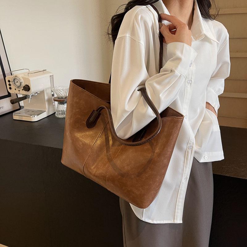 Retro high-end large-capacity bag tote bag 2025 new simple commuter bag fashionable shoulder armpit bag