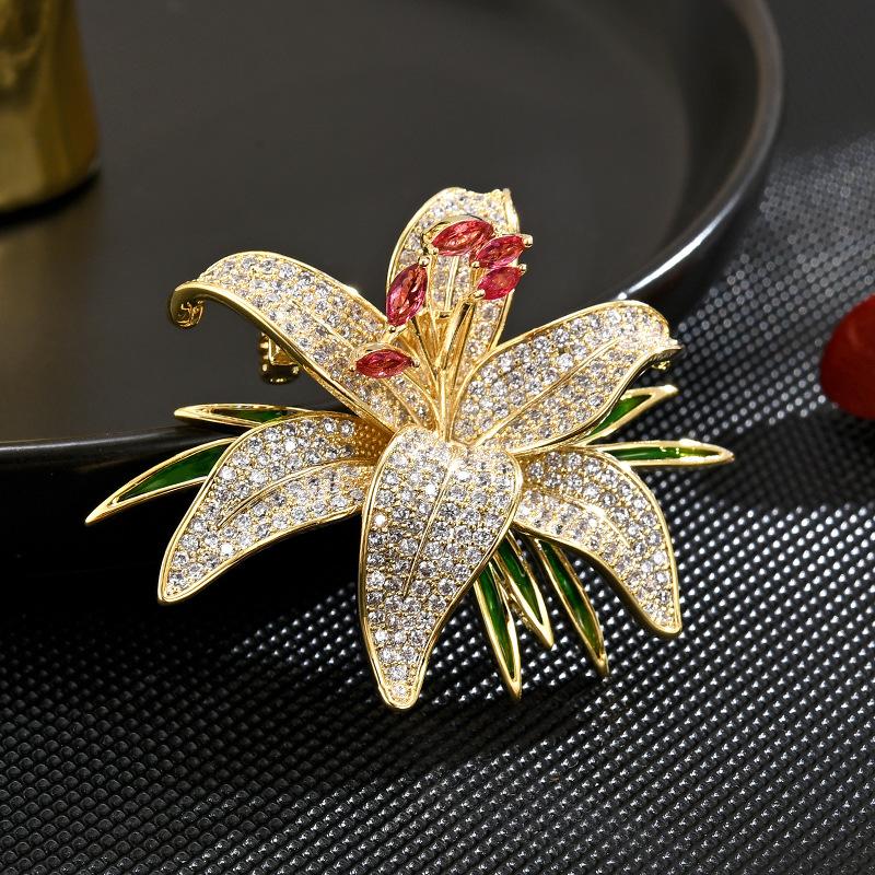 SUYU Winter New Fashionable Temperament Women's Light Luxury Flower Styled Brooch Elegant and Exquisite Coat Accessories