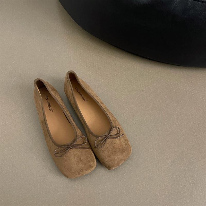 

Korean version of gentle bow square head single shoes women s 2025 new light mouth evening breeze soft sole grandma shoes ballet shoes 35 абрикосовый