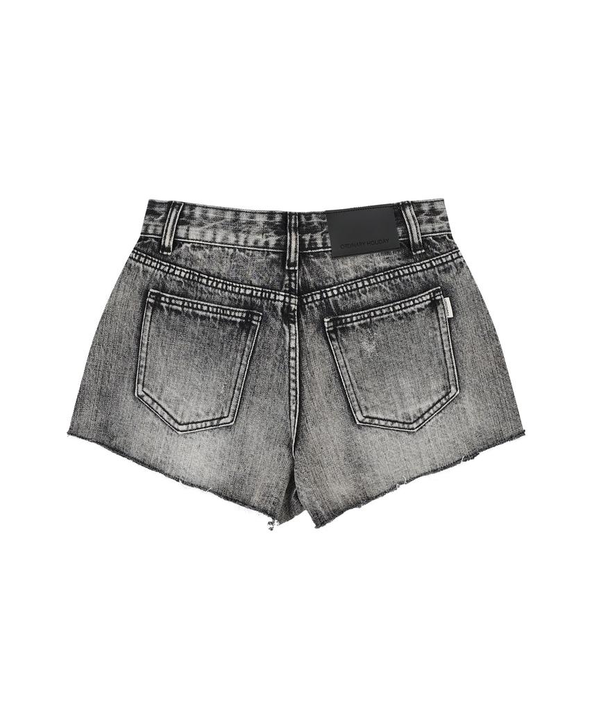 ORDINARY HOLIDAY Cut-Out Fringe Denim Shorts [Black]