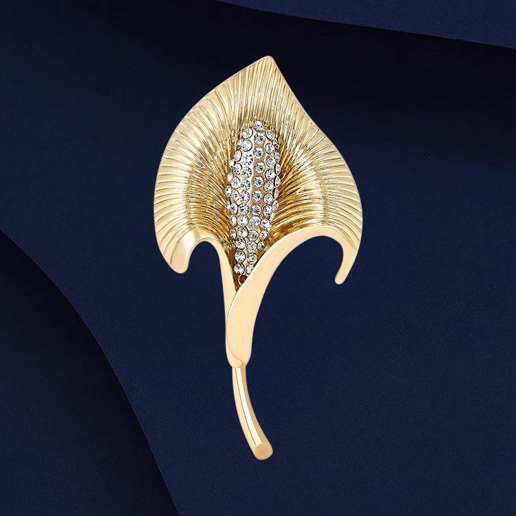 Ретро брошь калла, высококачественная женская изысканная простая брошь со стразами, нишевое дизайнерское решение, булавка, костюм и аксессуары