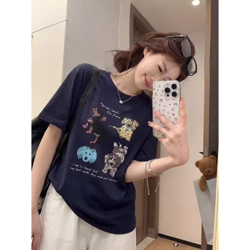 Mädchenhaftes kurzärmeliges T-Shirt mit Hundeprint und lockerer Passform für einen mühelosen Look