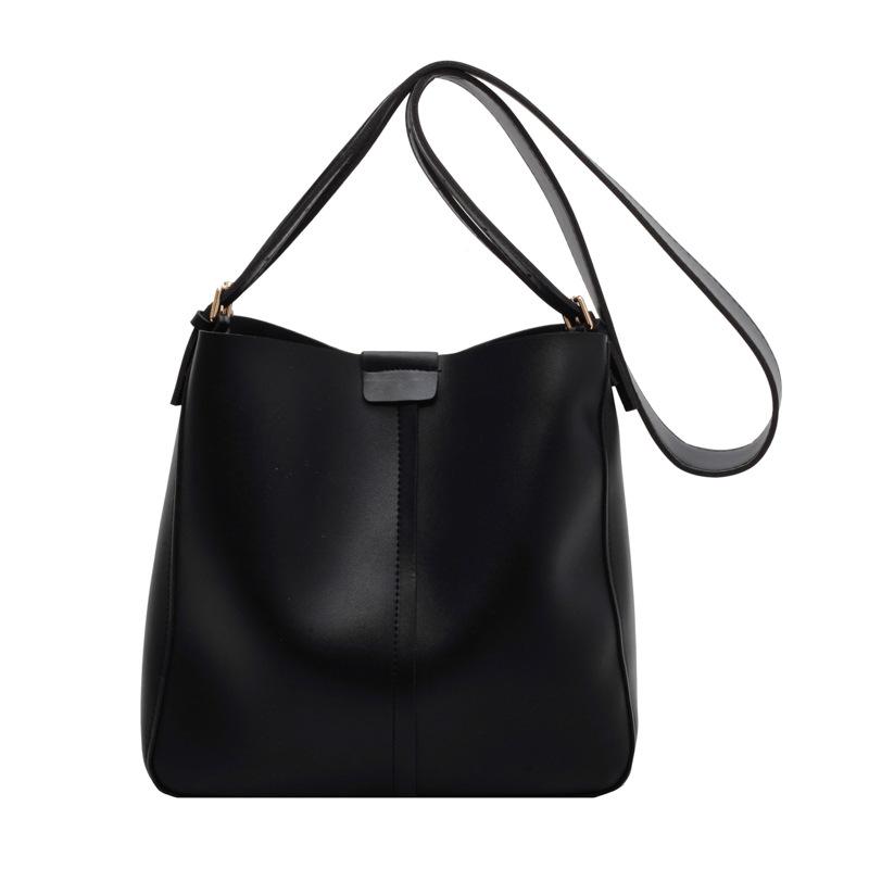 Retro women's bag, high-quality texture, large-capacity bucket bag, one shoulder oblique span bag, underarm child and mother bag.