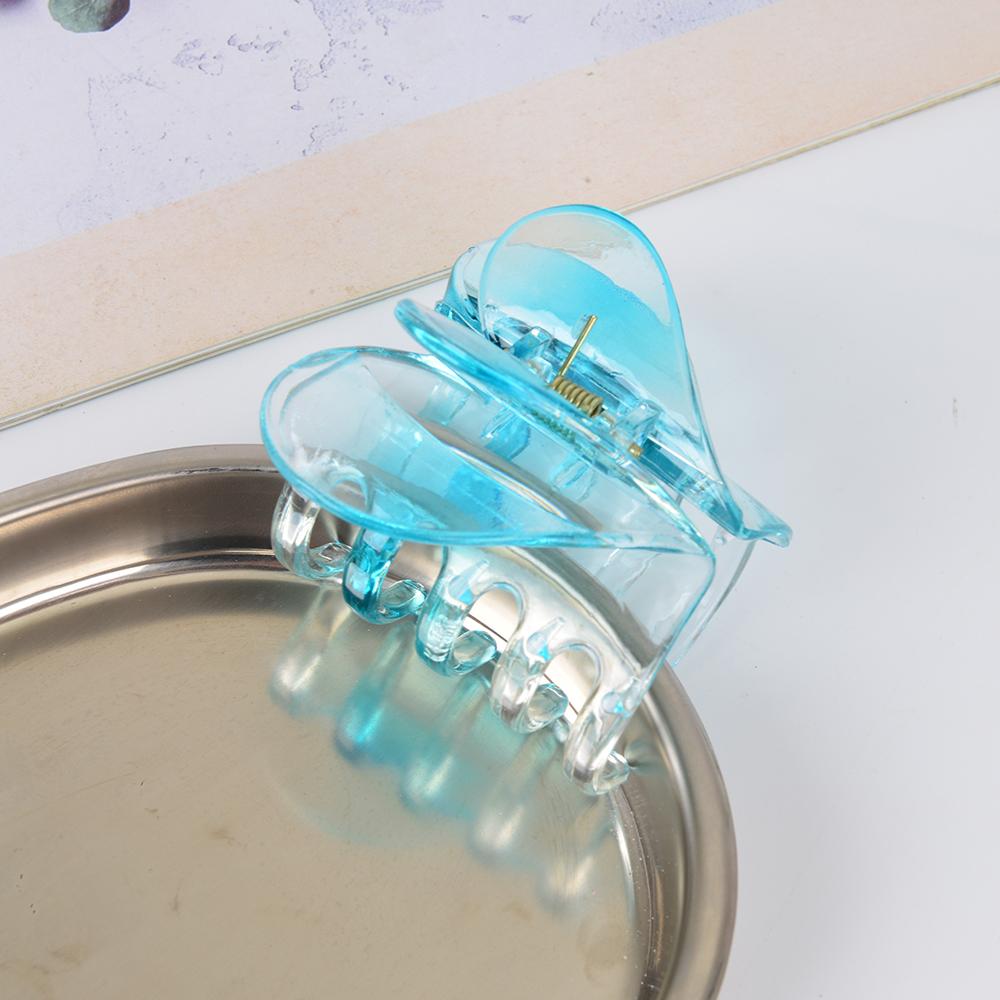 1pc Heart-shaped Hair Clip with a Three-dimensional Transparent Shark Clip for a Sweet Girl's Hair Styling