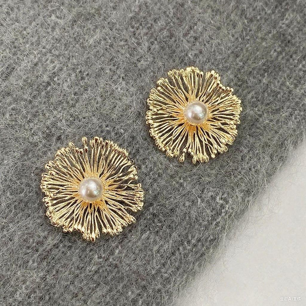 Retro Floral Fashion Earrings Personalized Cool Wind Exaggerated Light Luxury High-end Sense Women's Dainty Daily Wear Earrings