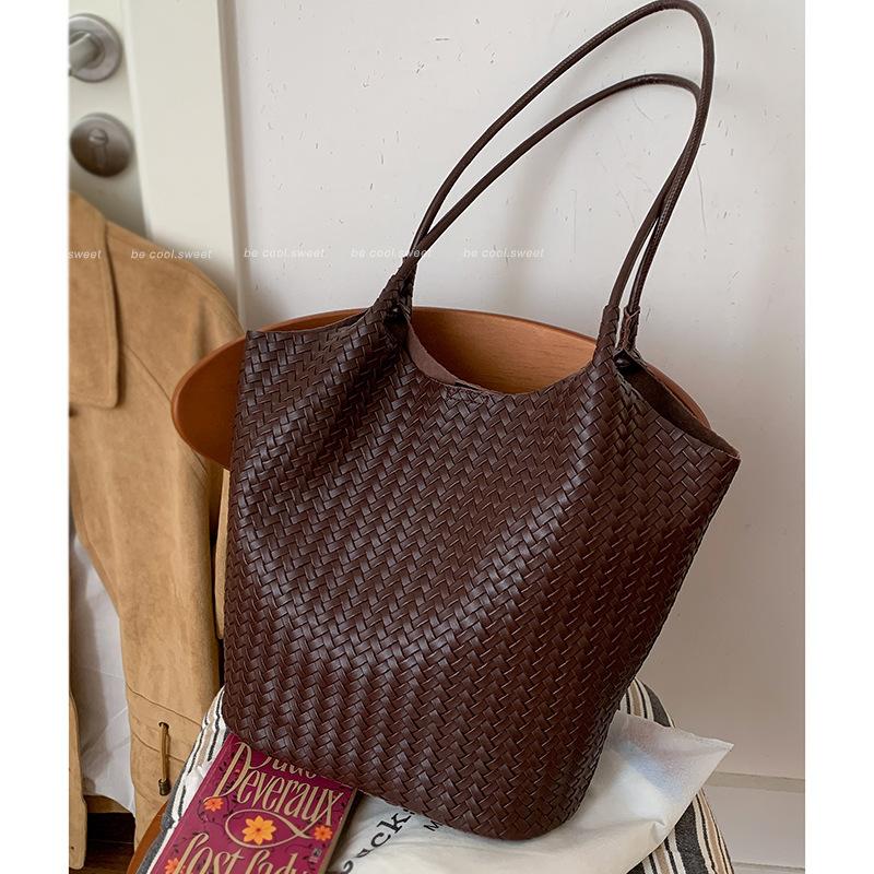 Retro Large-capacity Underarm Commuter Bag, Women's Bag, Versatile Bucket Bag, Simple Shoulder Bag