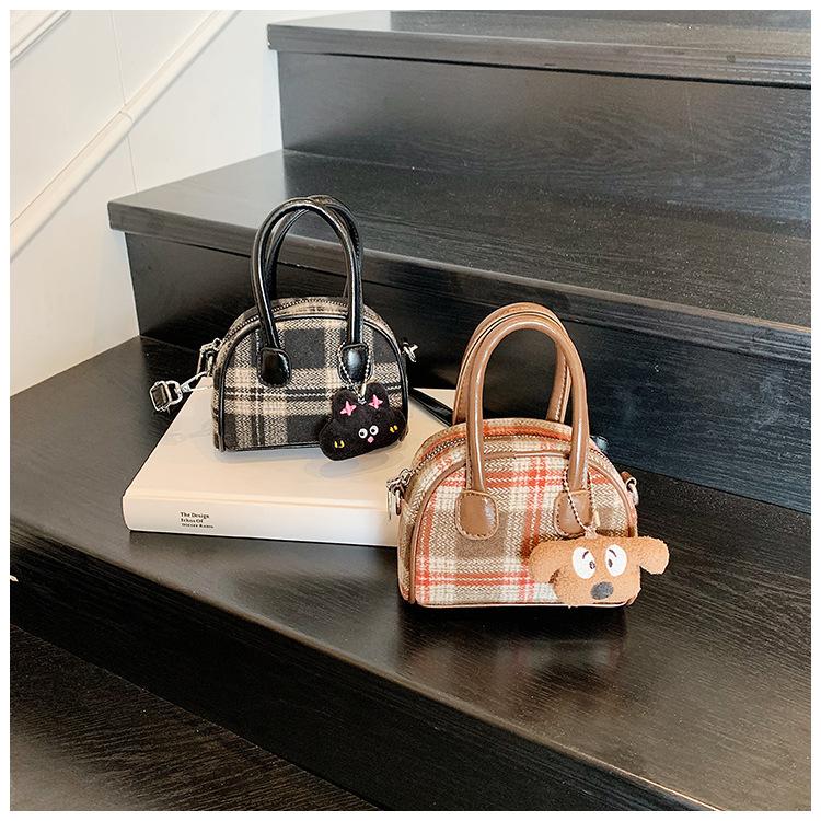 Nischen-Karohandtasche Damen 2025 neu trendig niedlich Welpe Umhänge kleine Tasche Mädchen Mini Bowlingtasche