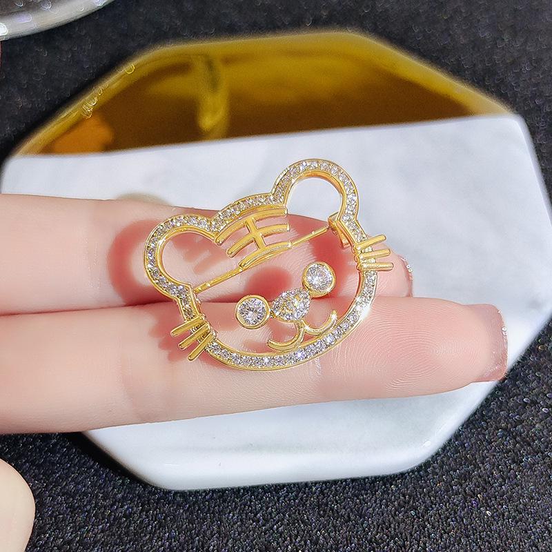 Korean Cute Cat and Diamond Butterfly Brooch for Men and Women - Fashionable Cardigan Pin and Corsage Accessory