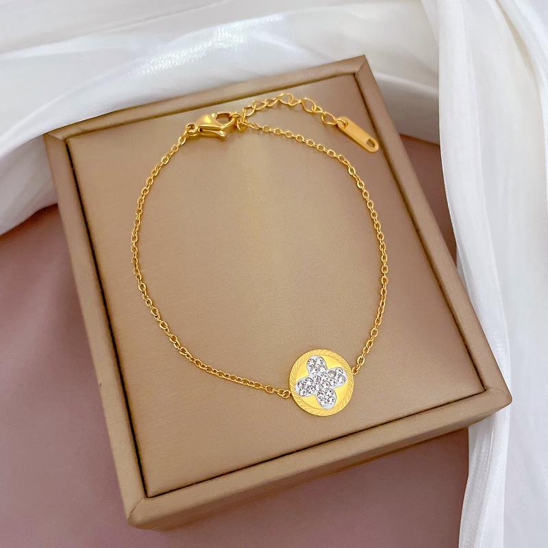 Lucky Grass Full Diamond Set Personalized Minimalist Furnace Real Gold Necklace Female Collarbone Chain
