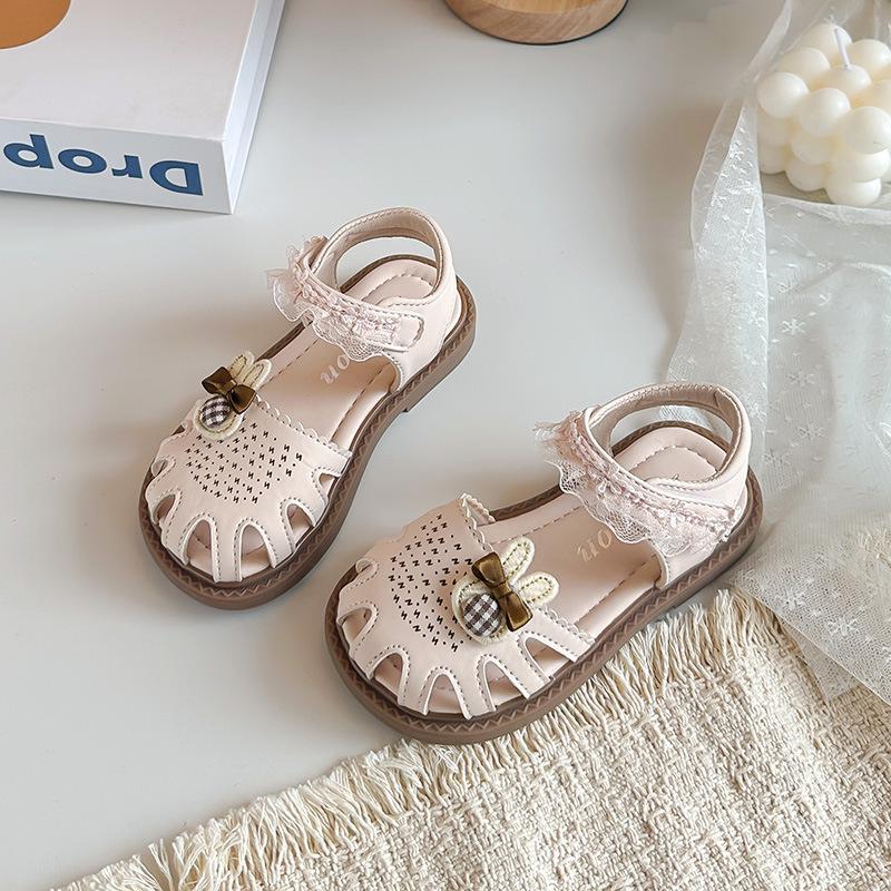 2026 New Style Girls' Pink Breathable Princess Sandals: Soft Sole, Non-Slip, Versatile Summer Shoes for Toddlers.