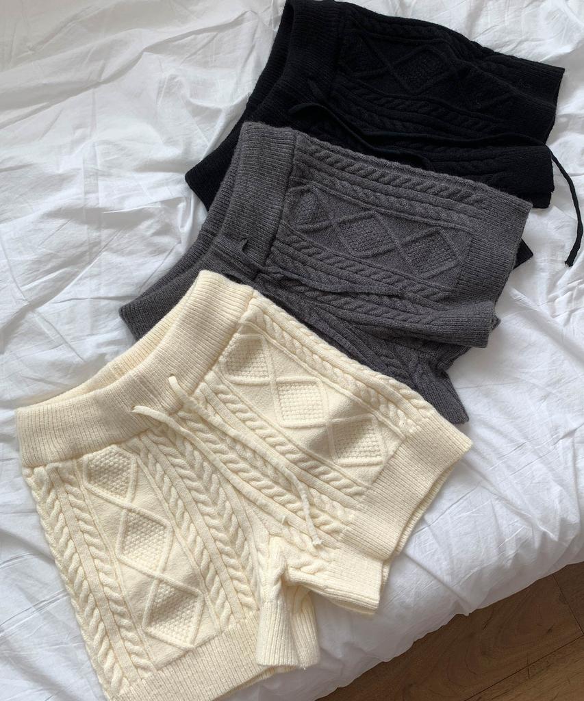 Baseukala Twisted Knitwear Shorts (3Colors)