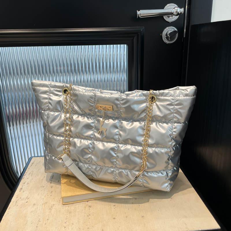 

Chic Women s Tote Bag In Trendy Black Gold And Silver With Durable Canvas Material срібний