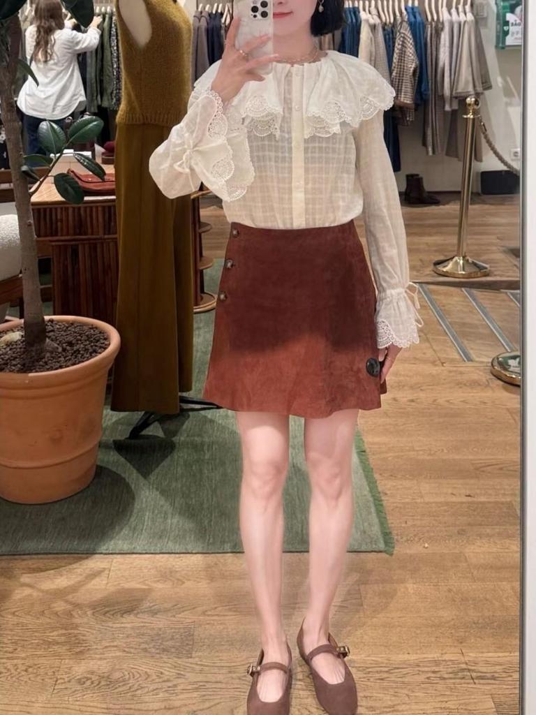 2025 Fall/Winter Women's White Check Doll Collar Lace Bell Sleeve Shirt