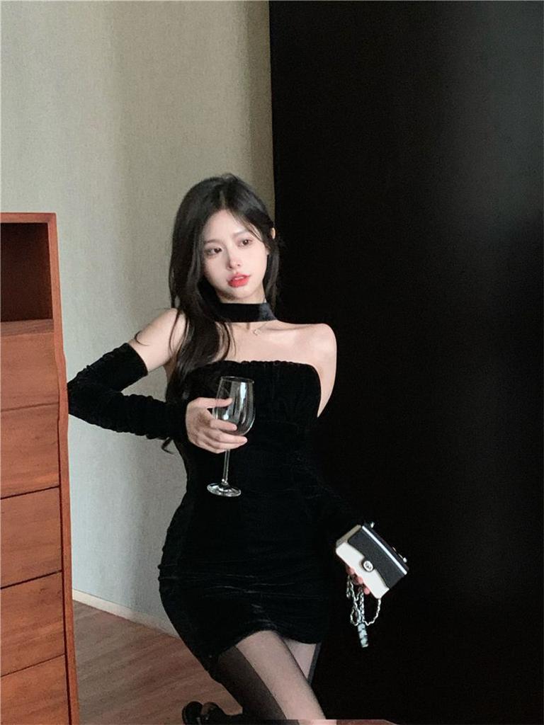 French Temperament Sexy Tube Top Black Dress Women's Spring Spice Slim Slim Slim Hip Short Skirt with Sleeves