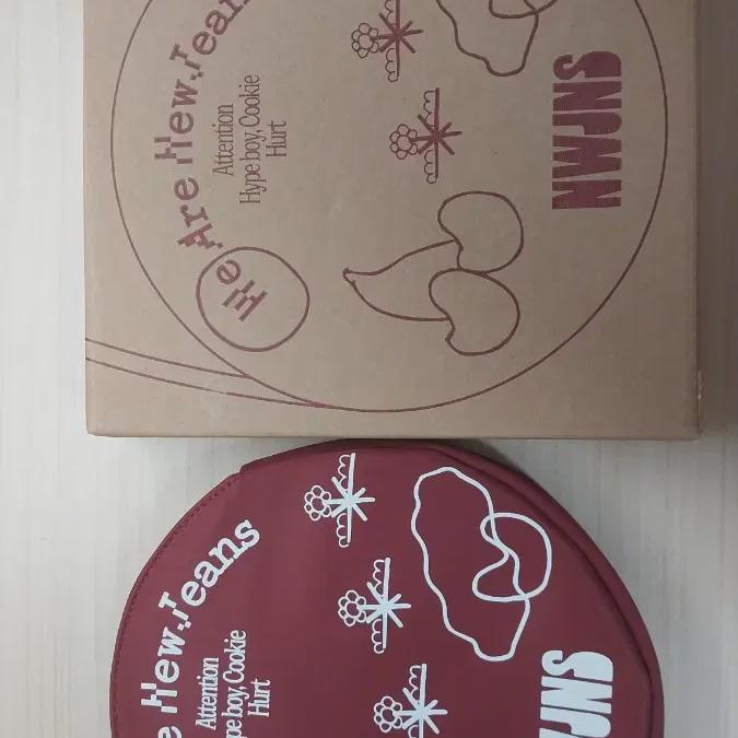 

Мы продаем новые джинсовые сумки и альбомы. Только сумки и коробки.