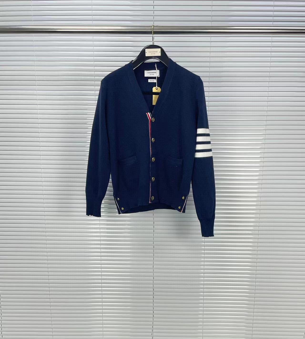 

V-Neck Wool Macaron Cardigan: Unisex British College Style Sweater Large синий