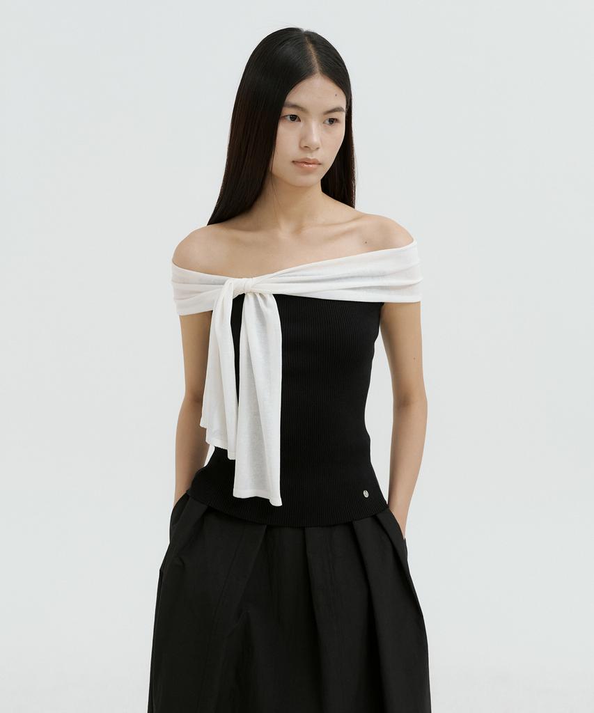 LUCIR ZU Ribbon Off-Shoulder Knit (Black)