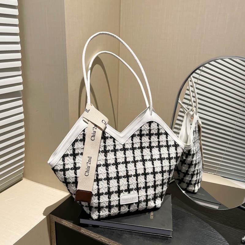 Plaid Shoulder Bag Women's 2025 Winter New Trendy Fashion Sense Large Capacity Commuter Tote Bag Underarm Bag Women