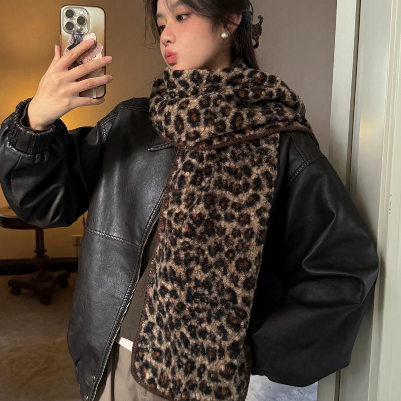 Fashion leopard print high-end atmosphere imitation cashmere scarf women's autumn and winter new European and American versatile warm scarf