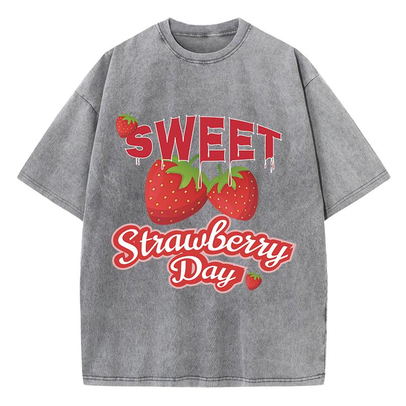 Womans Washed T-Shirts Sweet Strawberriy Day Printing Tee Shirts Cotton Oversize Crewneck Tees Street Female Clothes