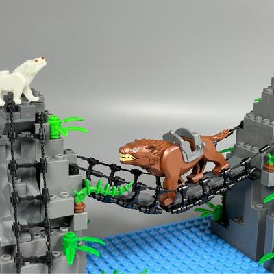 Mattoncini MOC Ponte Levatoio Lupo Luminoso Pannello Roccioso Roccioso Montagna Vista Città DIY Modello Film Avventuriero Giocattoli per Bambini