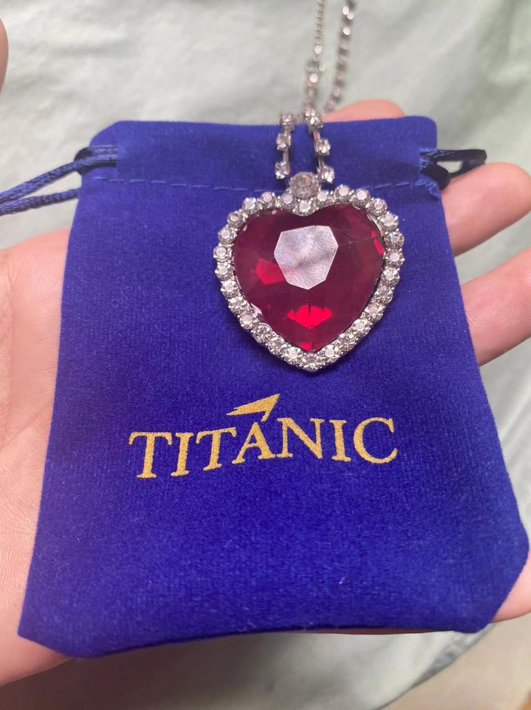 Nuova Collana Ciondolo Cuore d'Oceano Blu Titanic Stile Europeo e Americano Scintillante Moda Zircone Amore Eterno Maglione Rosso Cha