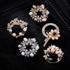 Natural Freshwater Pearl Brooch, High-end Delicate Floral Garland Brooch, Light Luxury and High-end Jewelry, Women's Cardigan
