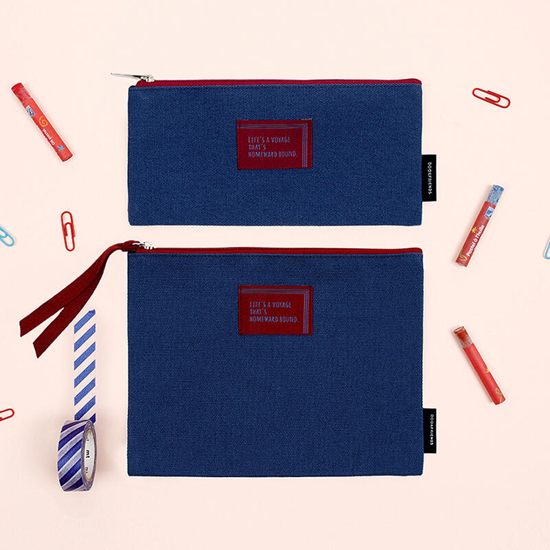 Kosmetyczka z motywem literatury światowej