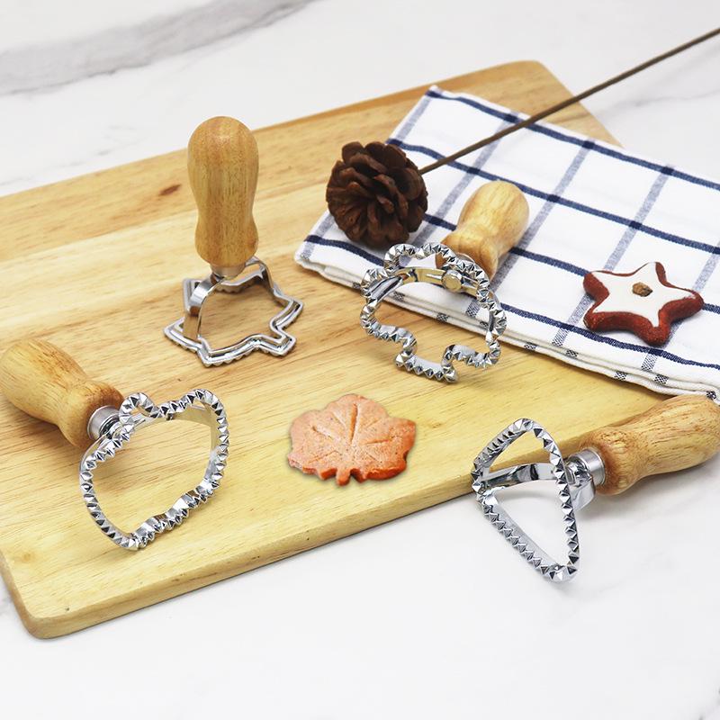 Zinc Alloy Biscuit and Dumpling Edge Embossing Cutter with Wooden Handle