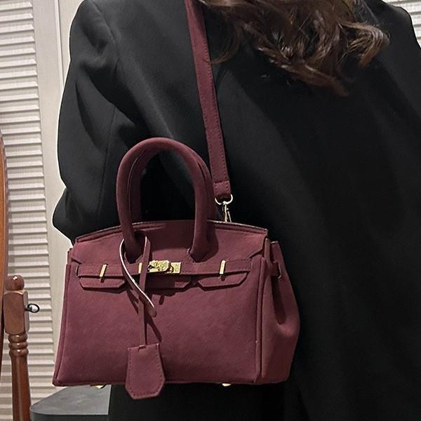 Stylish PU Tote Shoulder Bag for Women Large Capacity Retro Crossbody Bag for Daily Use