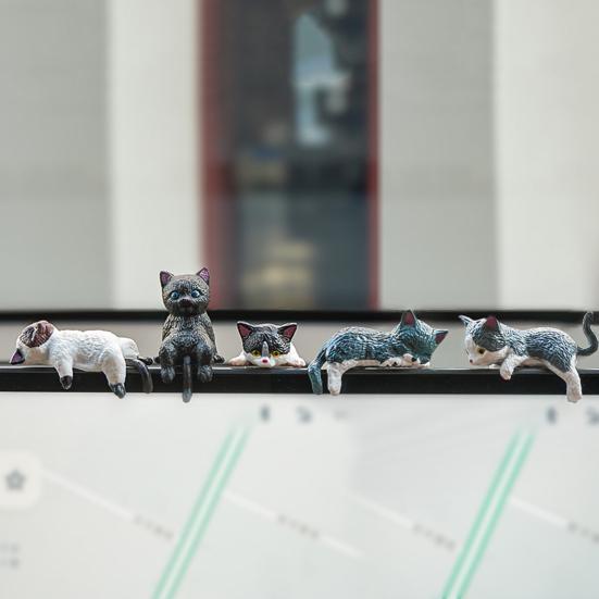 Mini Figurka Kota Miniaturowe Urocze Kociaki z Kreskówki Ozdoba na Monitor Komputera Deskę Rozdzielczą Samochodu Wystrój Biura Domowego Biurka
