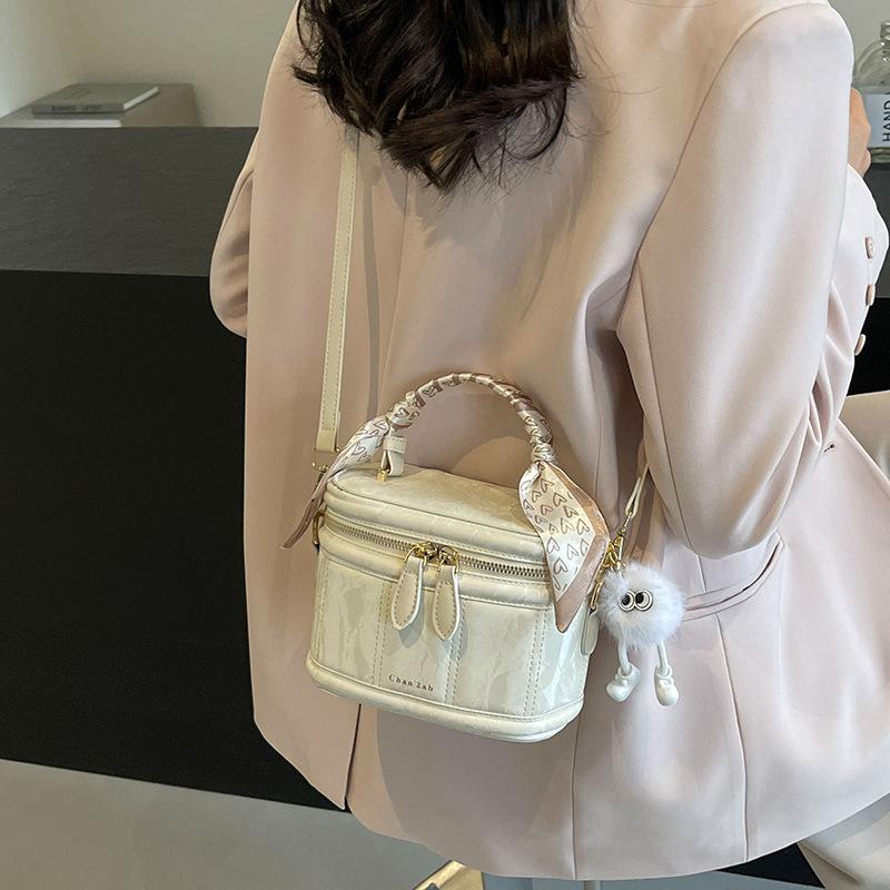 Versatile Box Bag New Popular Bag Women's Handheld Textured Messenger Small Square Bag