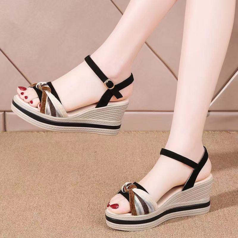 Sommer-Keilsandalen neue Muffin weiche Sohle Farbabstimmung Wort mit Schülern rutschfeste leichte Sandalen