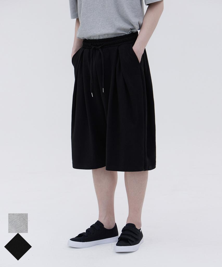 Akeusi 4-Pintuck Wide Maxi Oversized Training Elastic Waist Half Pants Unisex (2 Colors)