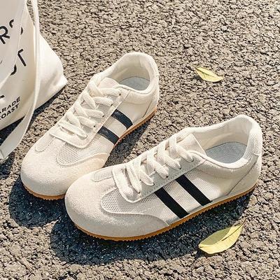 Zapatos de entrenamiento moral rojos de malla transpirable de verano para mujer 2025 nuevos de suela plana delgados para estudiante casuales deportivos zapatos de malla