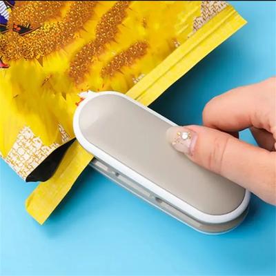 Mini Heat Sealer Portable Sealing Machine Hand Pressure Sealing Clip Food and Fruit Preservation Sealing Clip