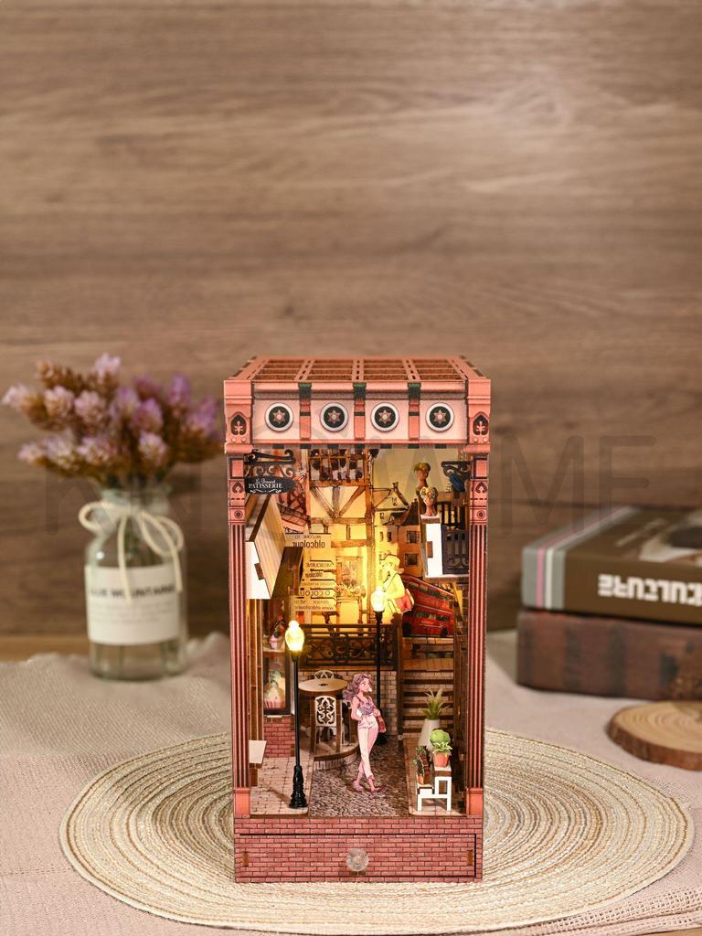 Handcrafted 3D European Cabin Bookend Model: Creative Miniature Scene Birthday Gift