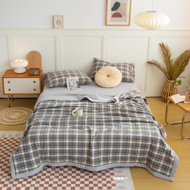 Light Luxury Simple Plaid Quilt Summer Lightweight Comforter Machine Washable Soft Comfortable Breathable Can Sleep Naked